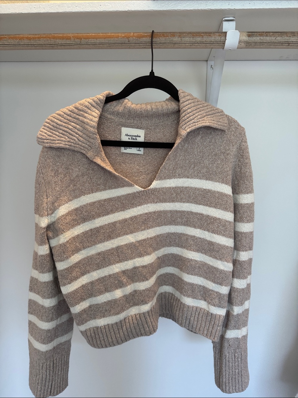Abercrombie & Fitch Taupe and Cream Striped V‑Neck Shawl Collar Sweater